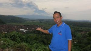 Melihat Gunung Agung Meletus